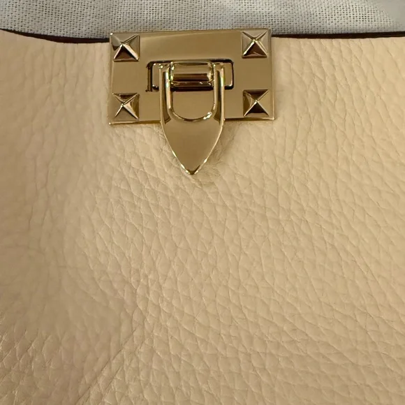 Valentino Garavani Rockstud Tote Bag Cream Leather Medium - Picture 2 of 5